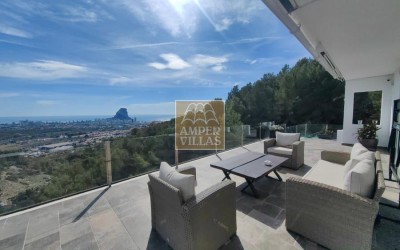 A beautiful, renovated villa with panoramic sea views.
